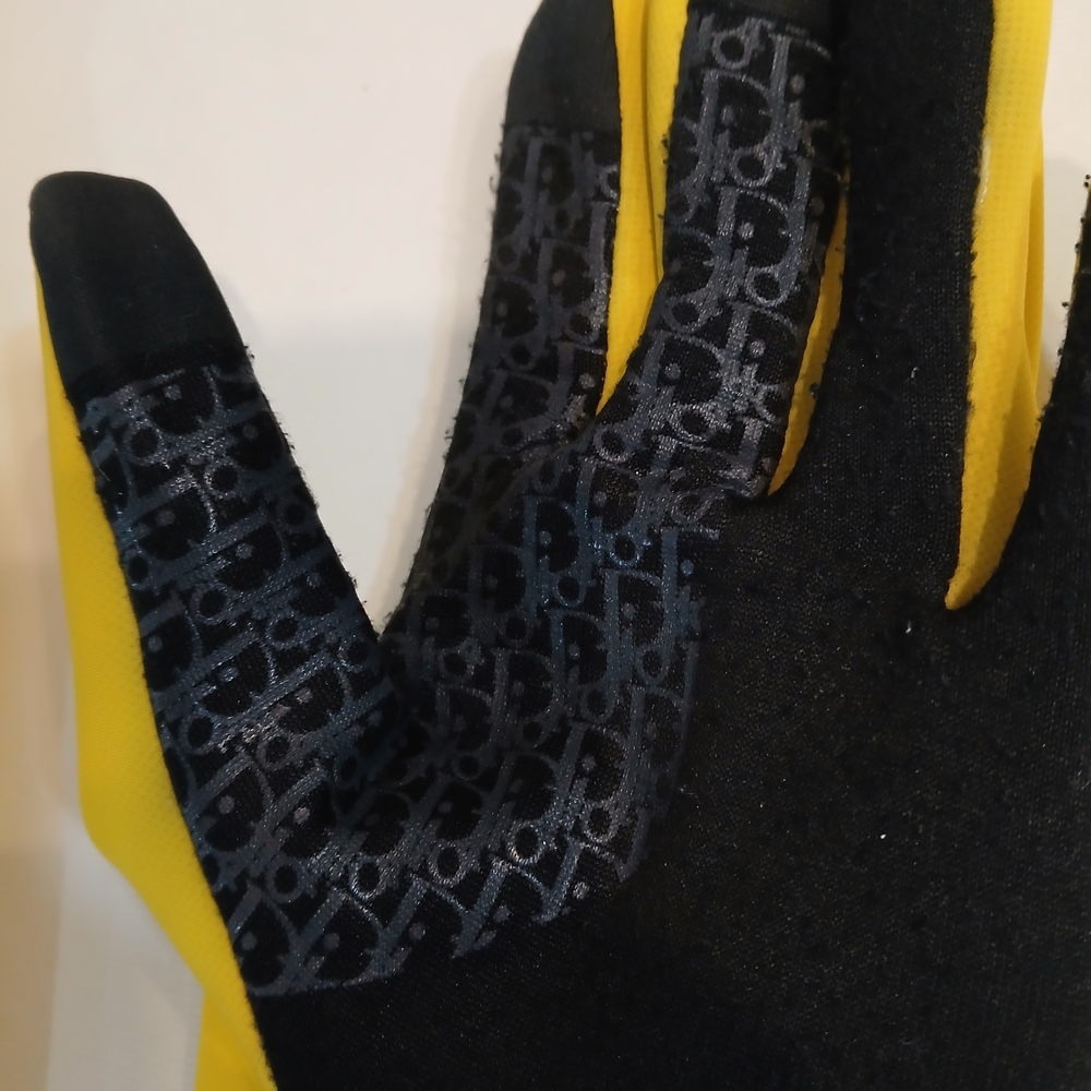 Dior Yellow and Black  Ski Gloves ( Check The Goggles In My Listings) - Picture 5 of 7